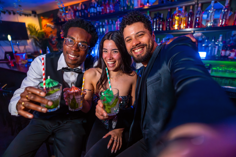Holiday Friends at the bar